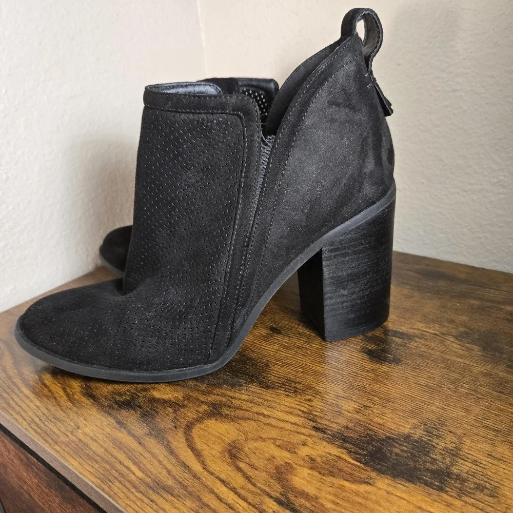 Madden Girl Booties Womens Size 9 Black Ankle Perforated Block Heel Zip‎ EV1ITA